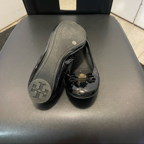 Tory Burch Eddie Vallet Flats Patent Logo Bow - Picture 3 of 3